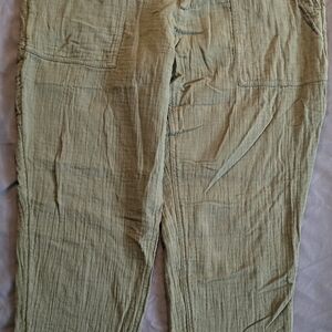 Old Navy Womans Cargo Pants in Khaki